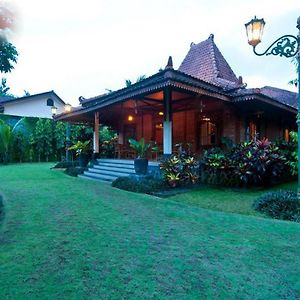 Alam Jogja Resort Mitra Reddoorz